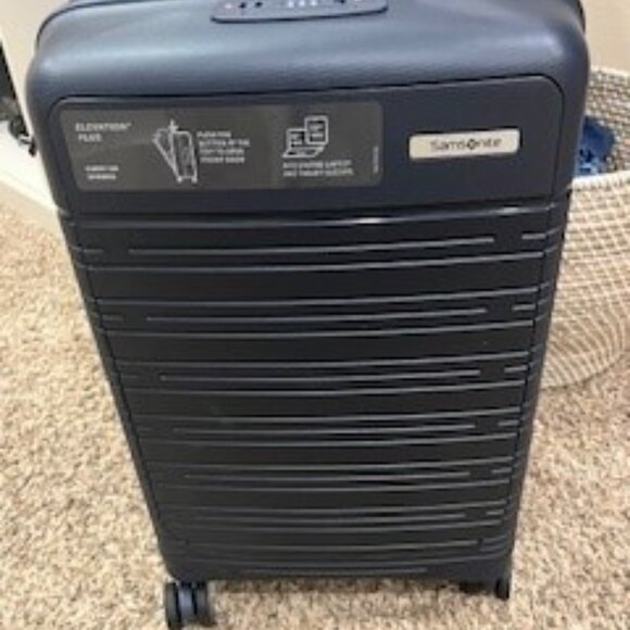 ELEVATION™ PLUS HARDSIDE CARRY-ON PRO SPINNER - Picture 4 of 6